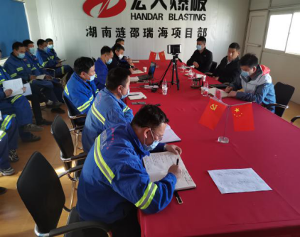 【一線(xiàn)督戰(zhàn) 挖潛增效 共克時(shí)艱】——宏大爆破工程集團(tuán)領(lǐng)導(dǎo)一行赴瑞海項(xiàng)目部檢查工作