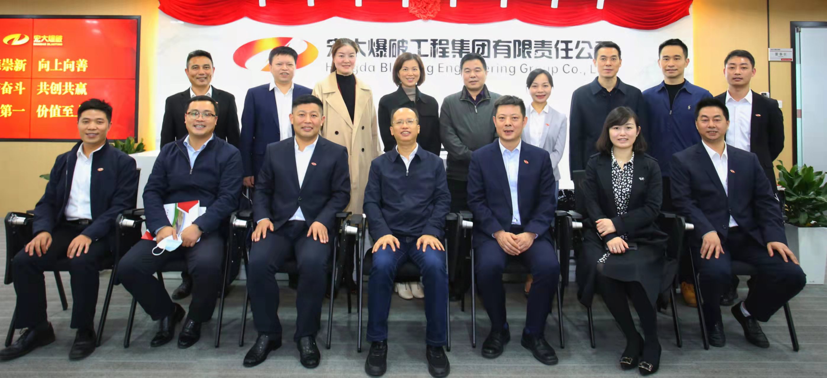 長沙芙蓉區(qū)委書記周春暉蒞臨宏大工程集團(tuán)調(diào)研指導(dǎo)工作